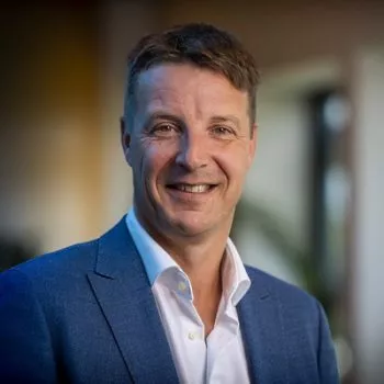 Avaya, Michiel Noordemeer lr-400