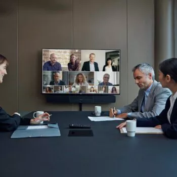Pexip Videomeeting in meeting room with multiple participants-600400