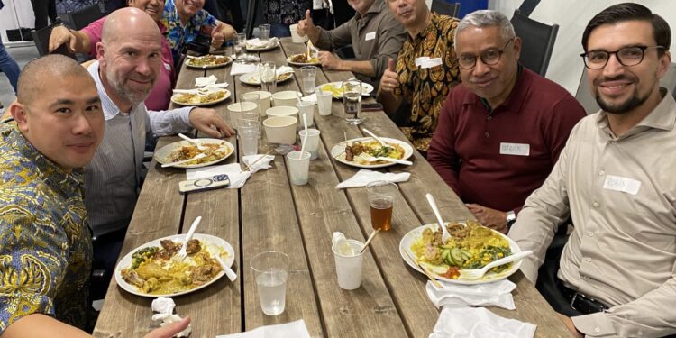 Kumpulan 2025 Indo IT Club makan makan