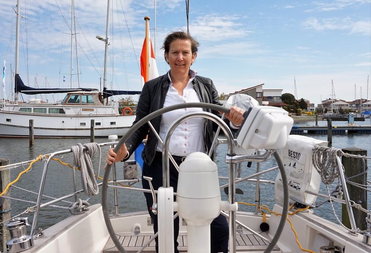 Suzette Oskam aan het roer